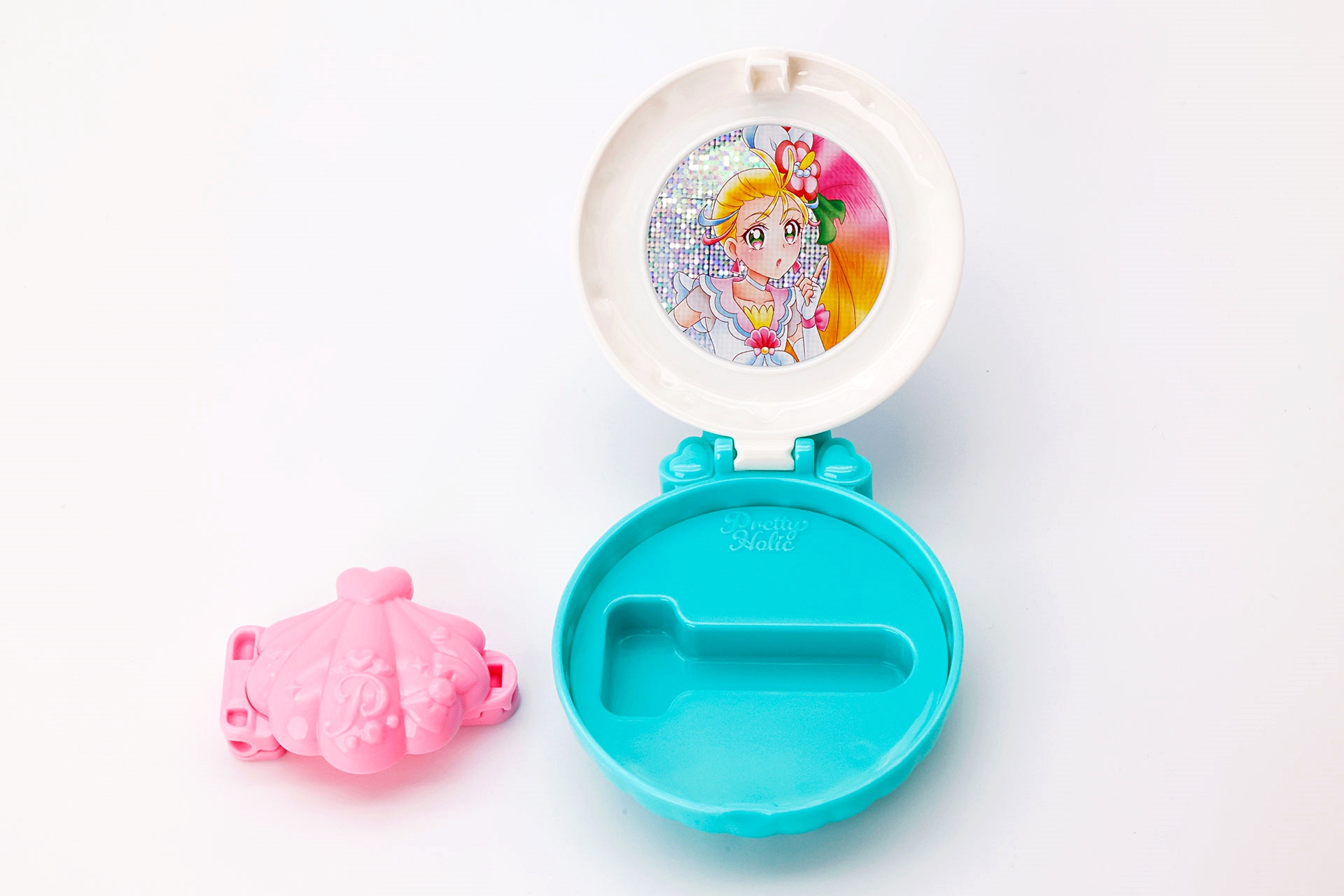 ヘアクリップ部分を取り出したところ。ケースと比較すると、やや小ぶりだ