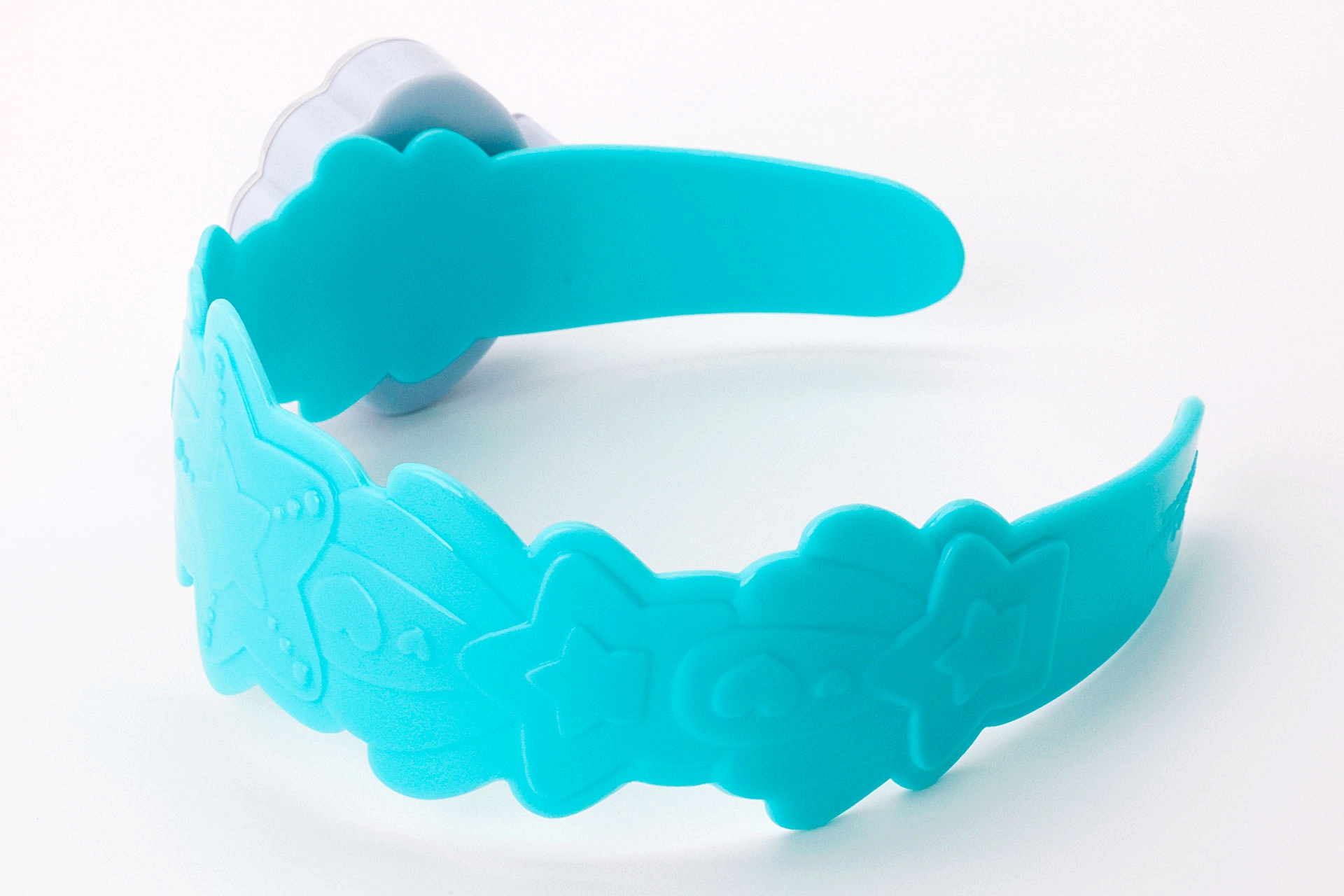 サイズ的には子供向けだが、このカチューシャ部分は柔らかめの素材が使われており、ある程度広げて使えるようになっている