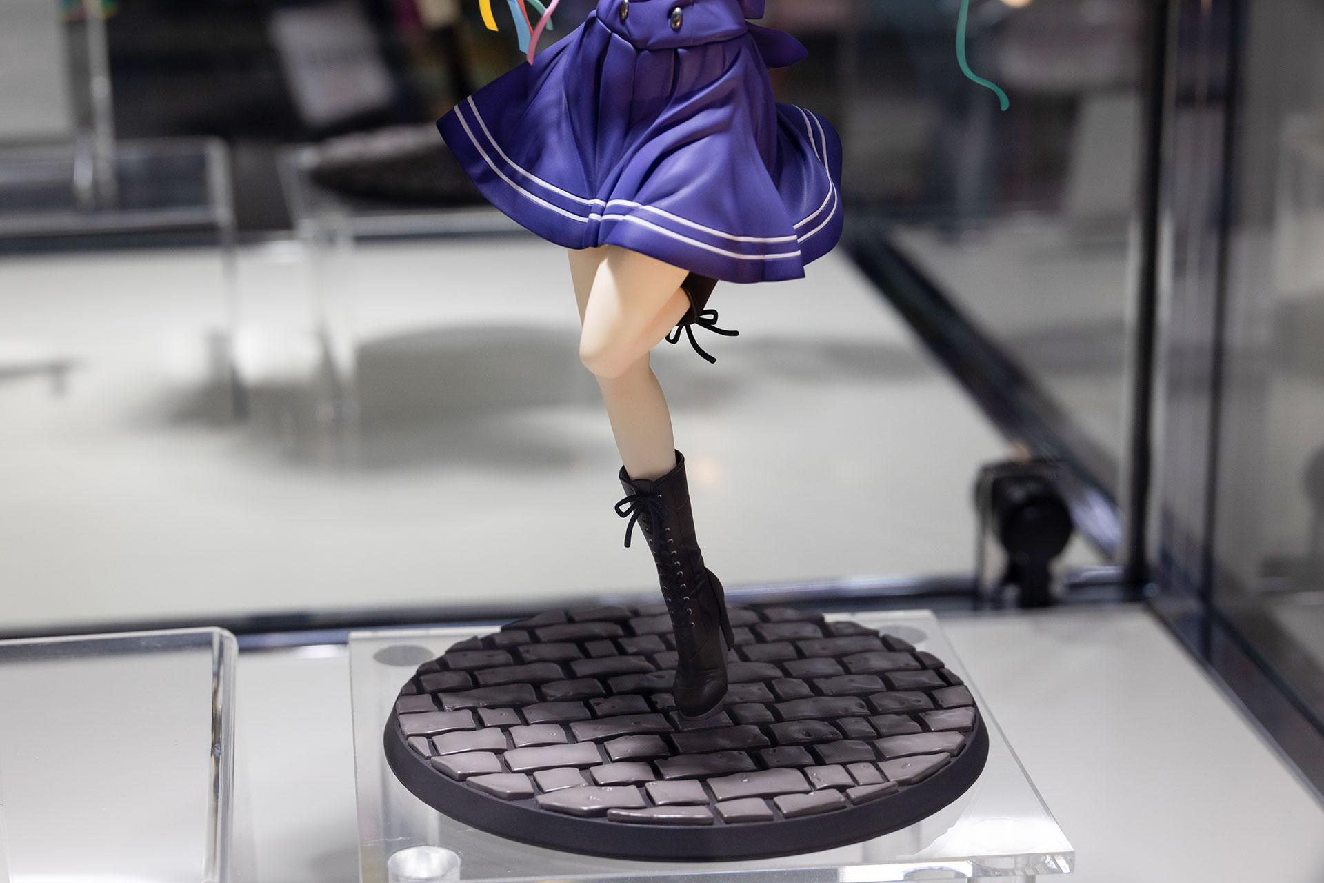 台座部分も石畳のようなスタイルになっており、フィギュアのイメージにぴったりだ。