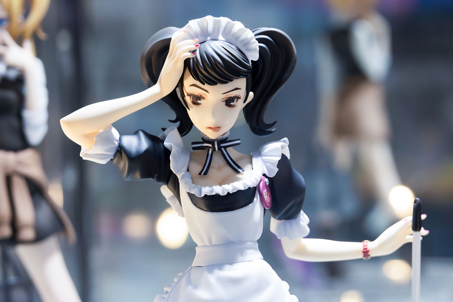 微妙に唇を歪め、ややうつむいているかのような表情をした川上貞代。とくに目の書き込み具合はなかなか力が入れられている印象だ。