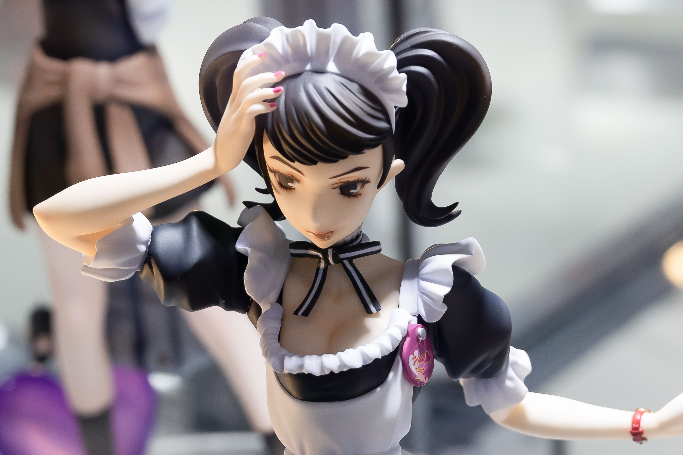 ちょっと上から見てみると、バストのボリュームはなかなかだ。