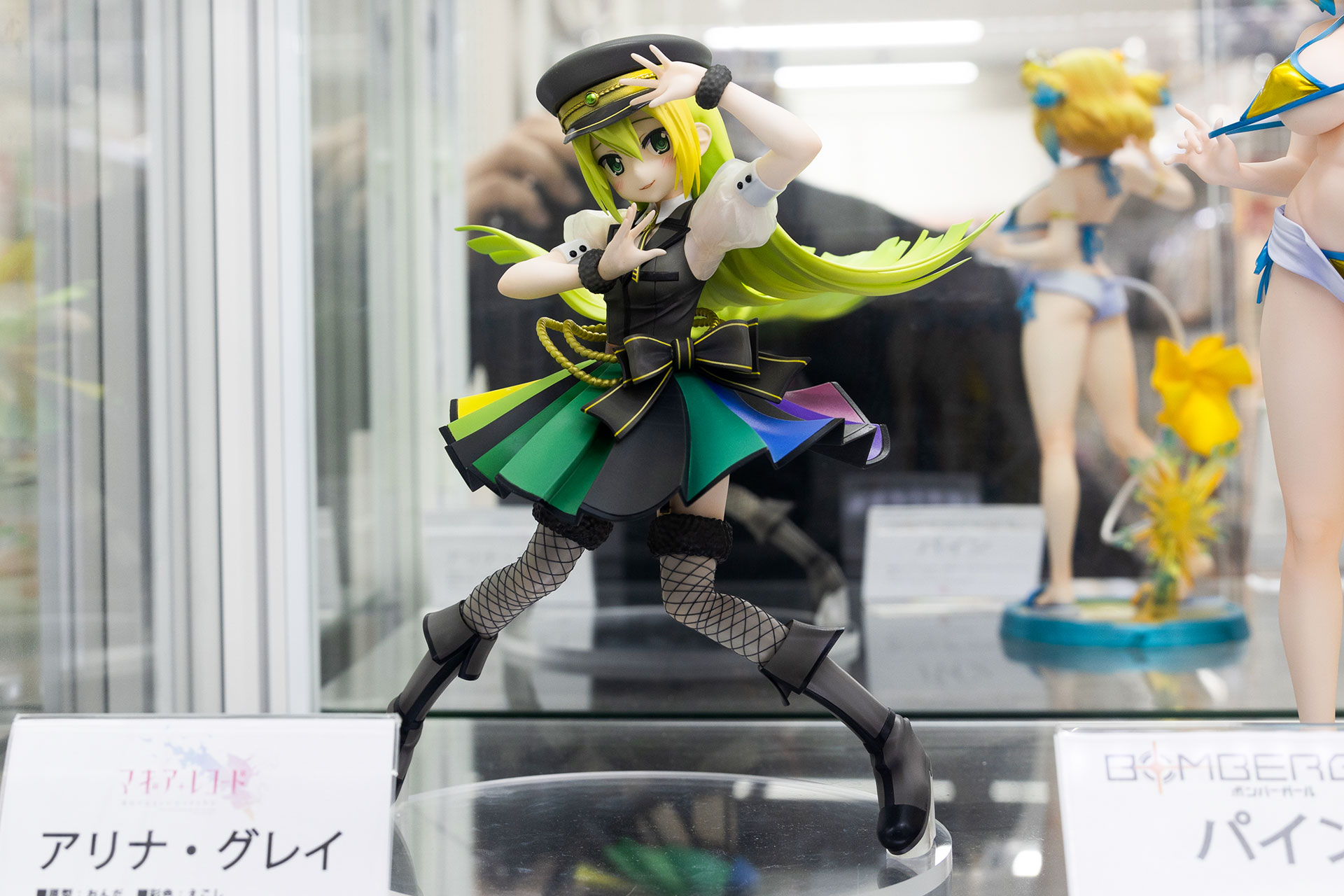 1/8スケールフィギュアだが、全高は約185mmと見劣りしないサイズ感だ。