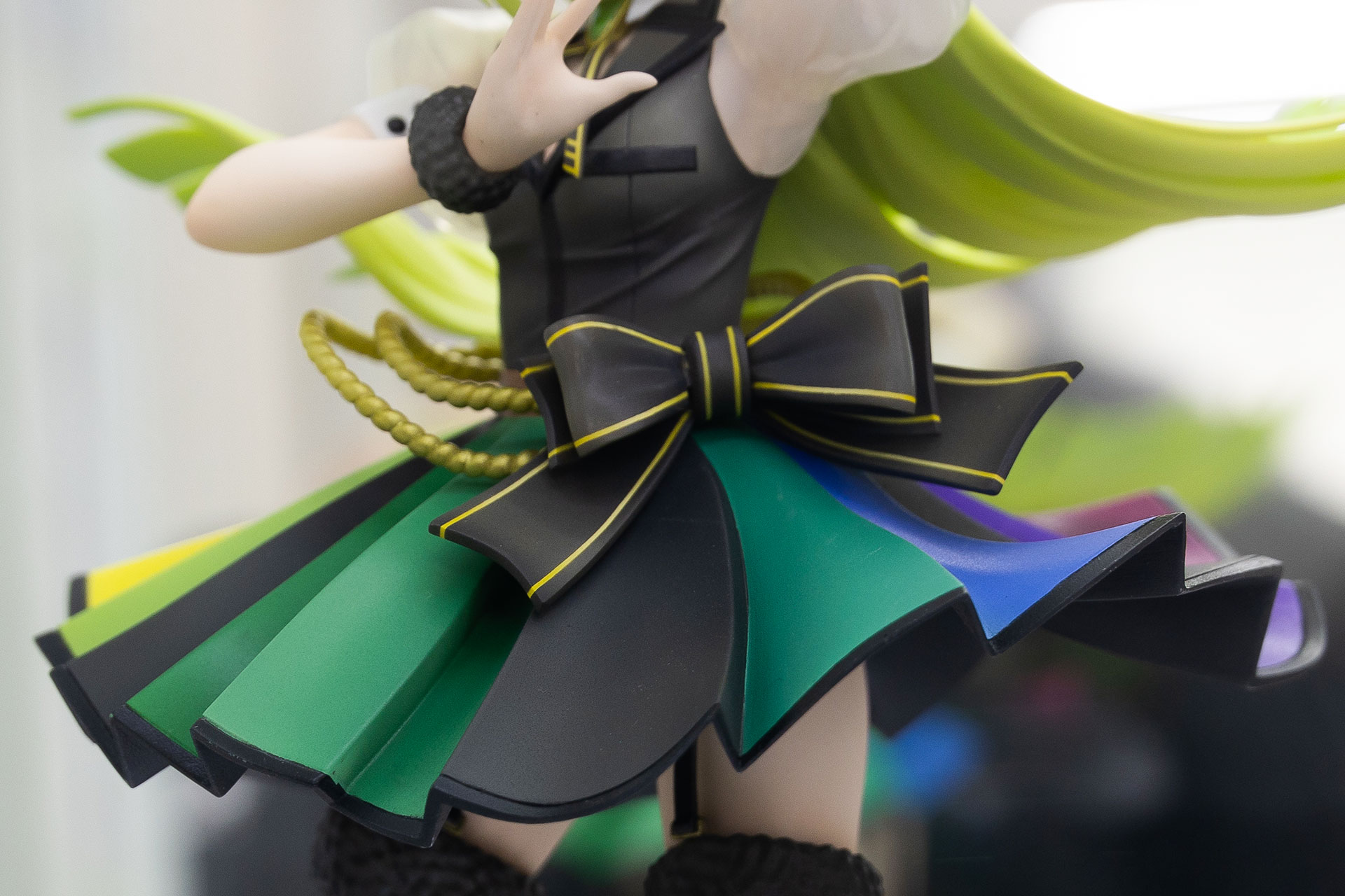 この胸元から腰、太ももにかけてのラインも最高！