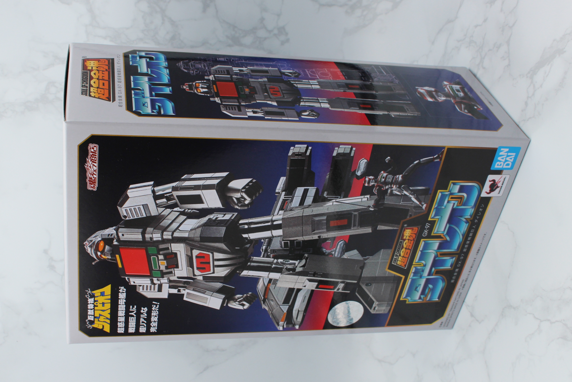 「超合金魂 GX-97 超惑星戦闘巨人 ダイレオン」パッケージ。かつての「DX超合金 ダイレオン」をオマージュしたデザインだ