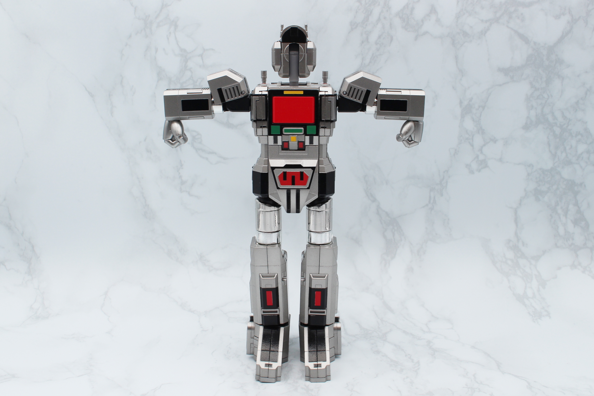 上腕が隠れるように腕を縮めて横に上げ、手首を引き出して内側に直角に曲げる