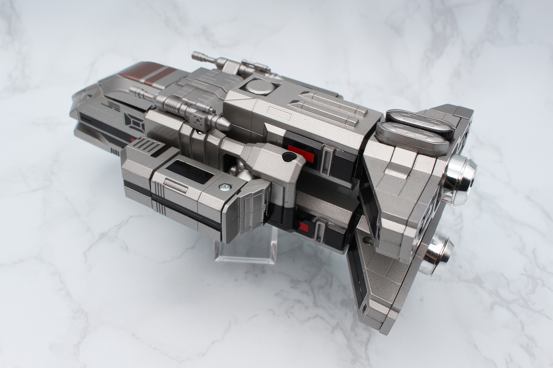 パネルの形を整えて、腕の先端をカバーするように動かす