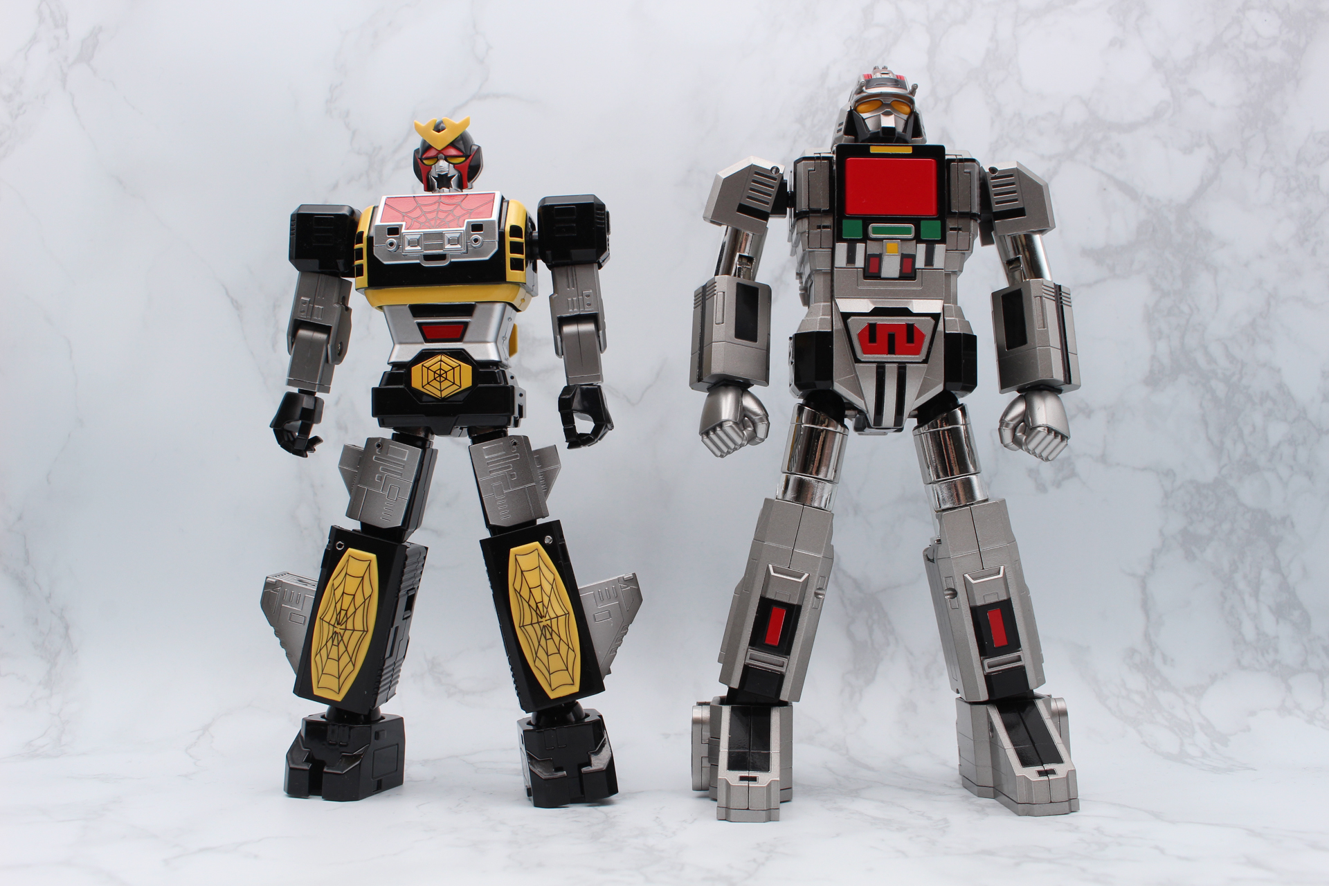 超合金魂レオパルドンとの比較。ダイレオンのほうが少し大きい