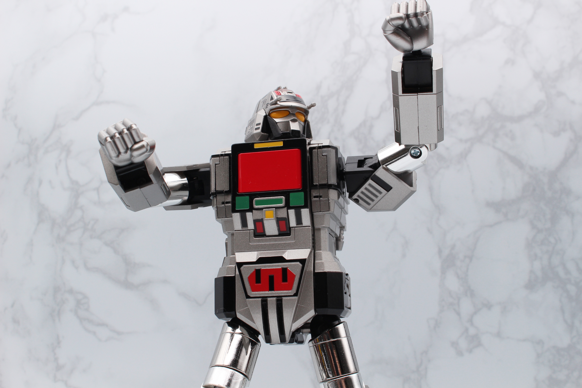 一般発売されないのが残念と思うぐらいの完成度であった。商品化検討中のサタンゴースとも並べてみたい