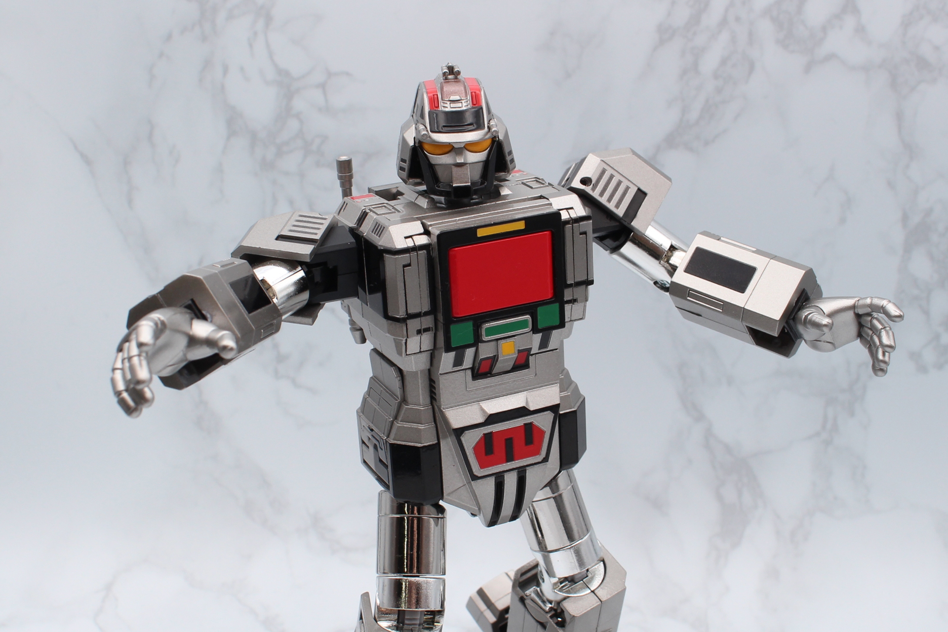 一般発売されないのが残念と思うぐらいの完成度であった。商品化検討中のサタンゴースとも並べてみたい