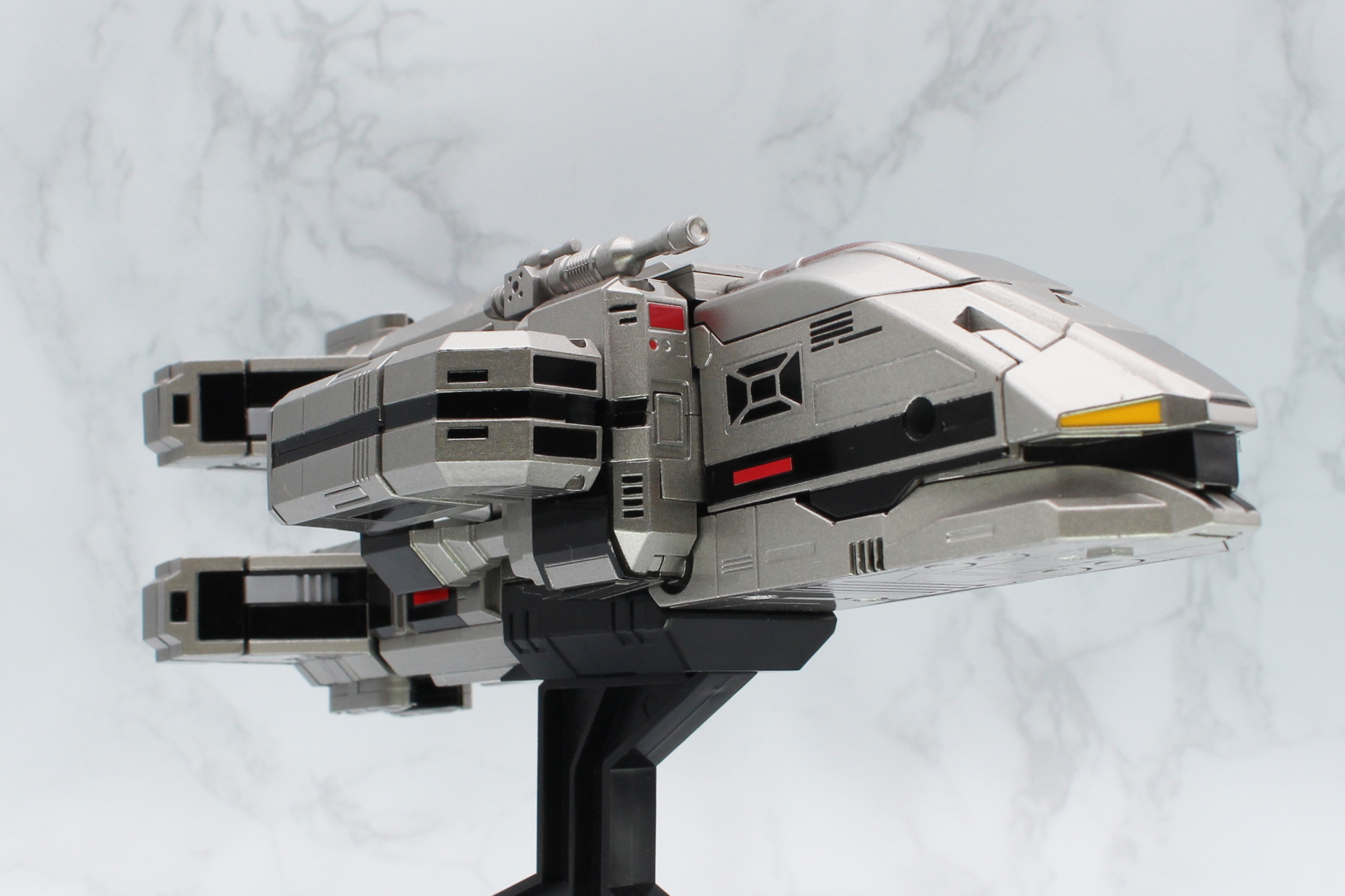 一般発売されないのが残念と思うぐらいの完成度であった。商品化検討中のサタンゴースとも並べてみたい