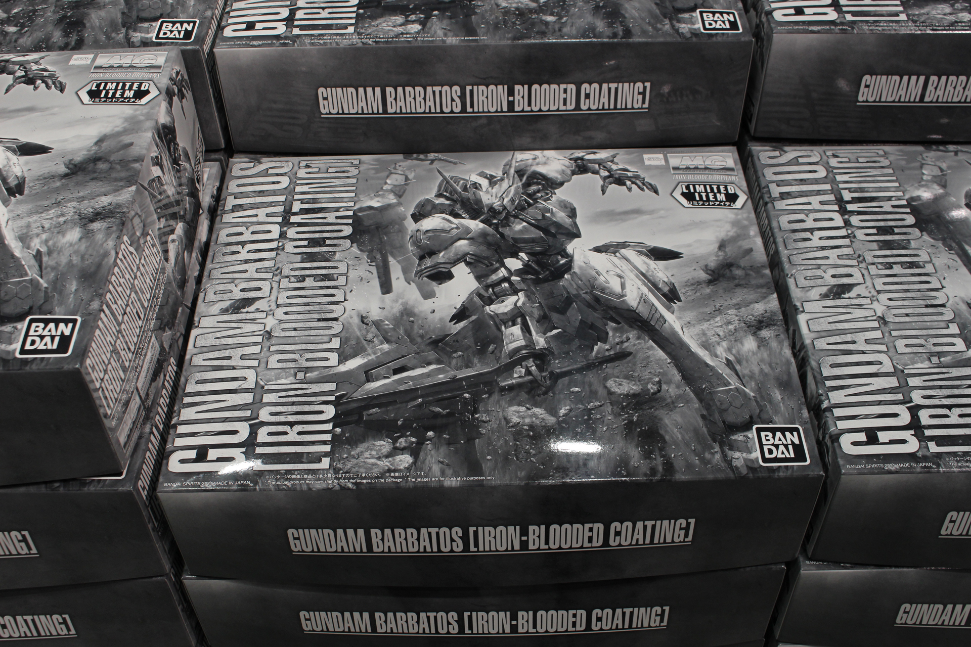 「MG 1/100 ガンダムバルバトス[アイアンブラッドコーティング]」のパッケージ
