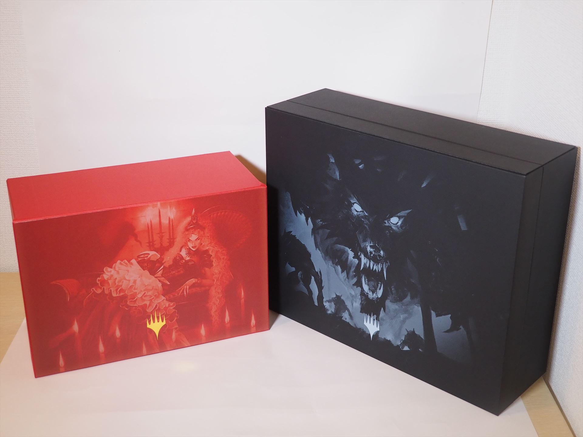 前回送られてきたPRキットとの比較。高さはこちらのほうがあるが、幅や奥行きは前回のほうが大きい