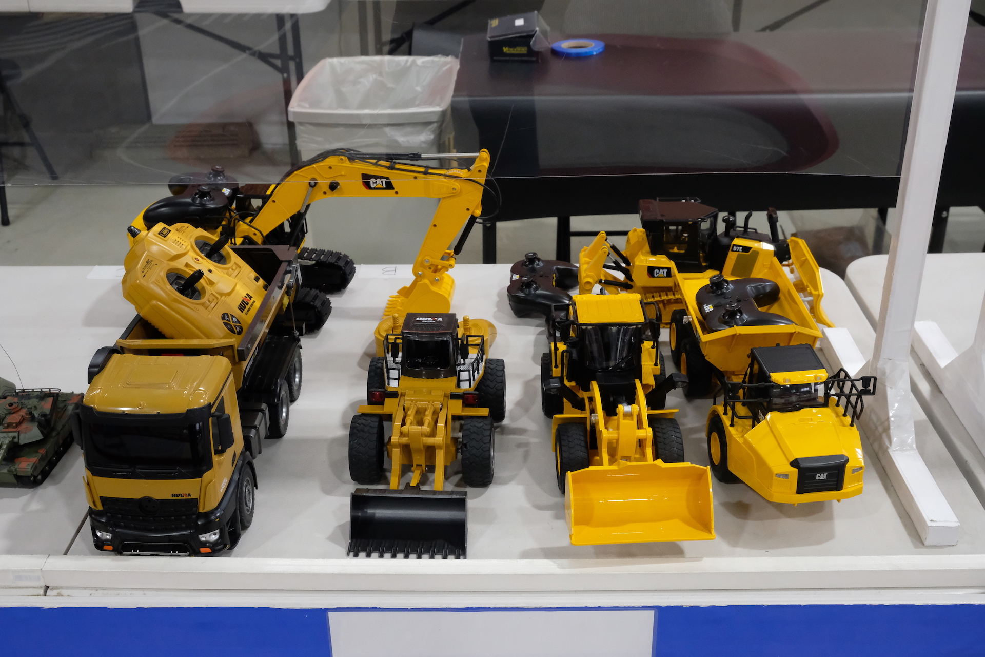 重機エリア向けの車両