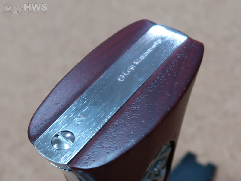 底面、バックストラップ、シリンダーにシリアルナンバー2が刻印されている