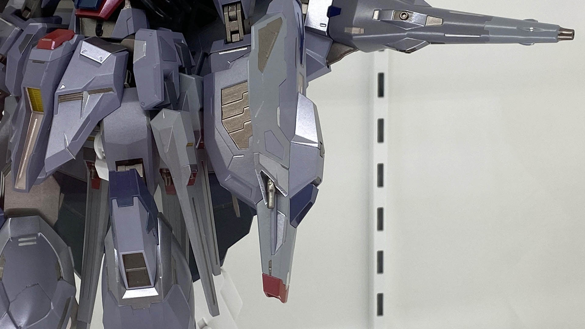 複合兵装防盾システム