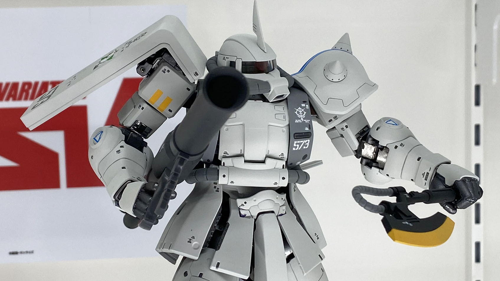 白い機体色にモールドが楽しい