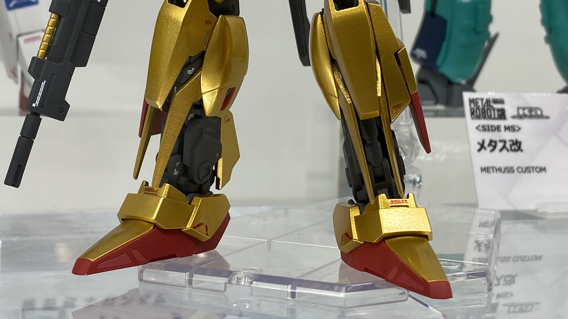 百式をパワーアップしたようなデザインだ