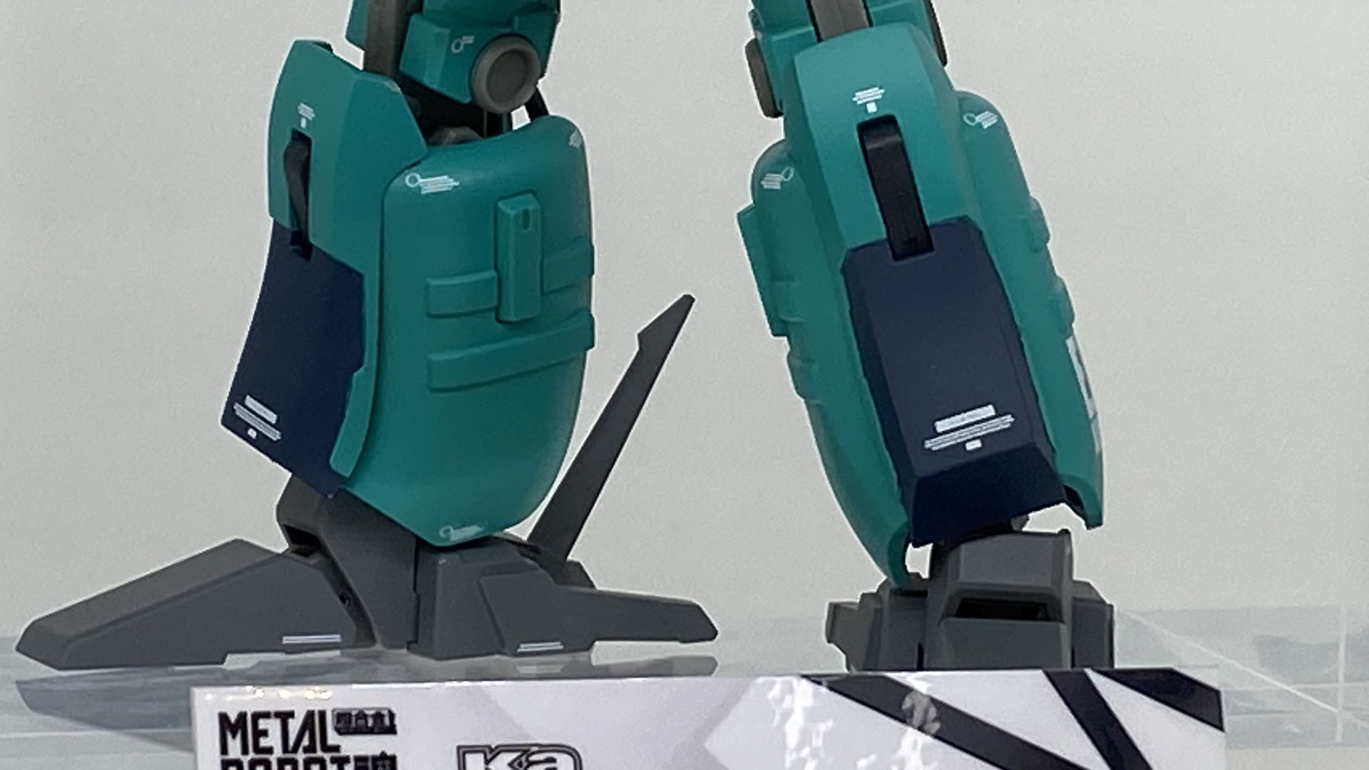 マッシブな印象を与えるメタス改。変形機構もあるのだろうか？