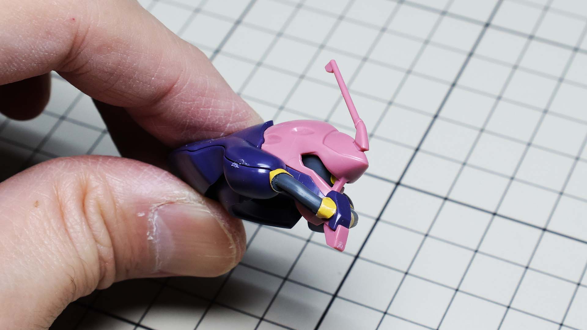 顎とアンテナを付けてひとまず完成です