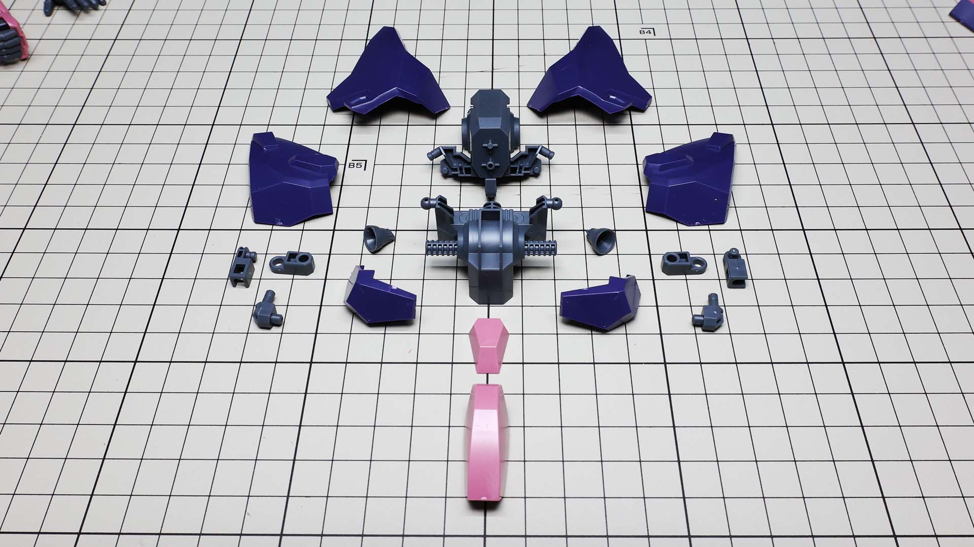 太い脚部接続軸で巨体を支えます