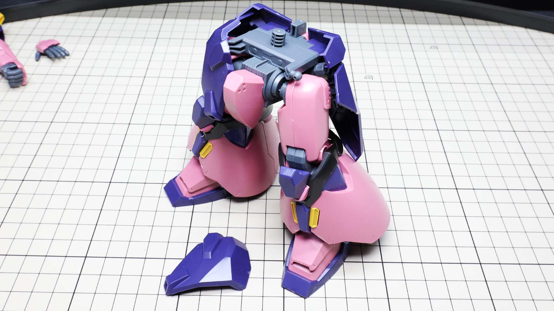 どちらかというとサイドからフロントに回り込む構造でしょうか