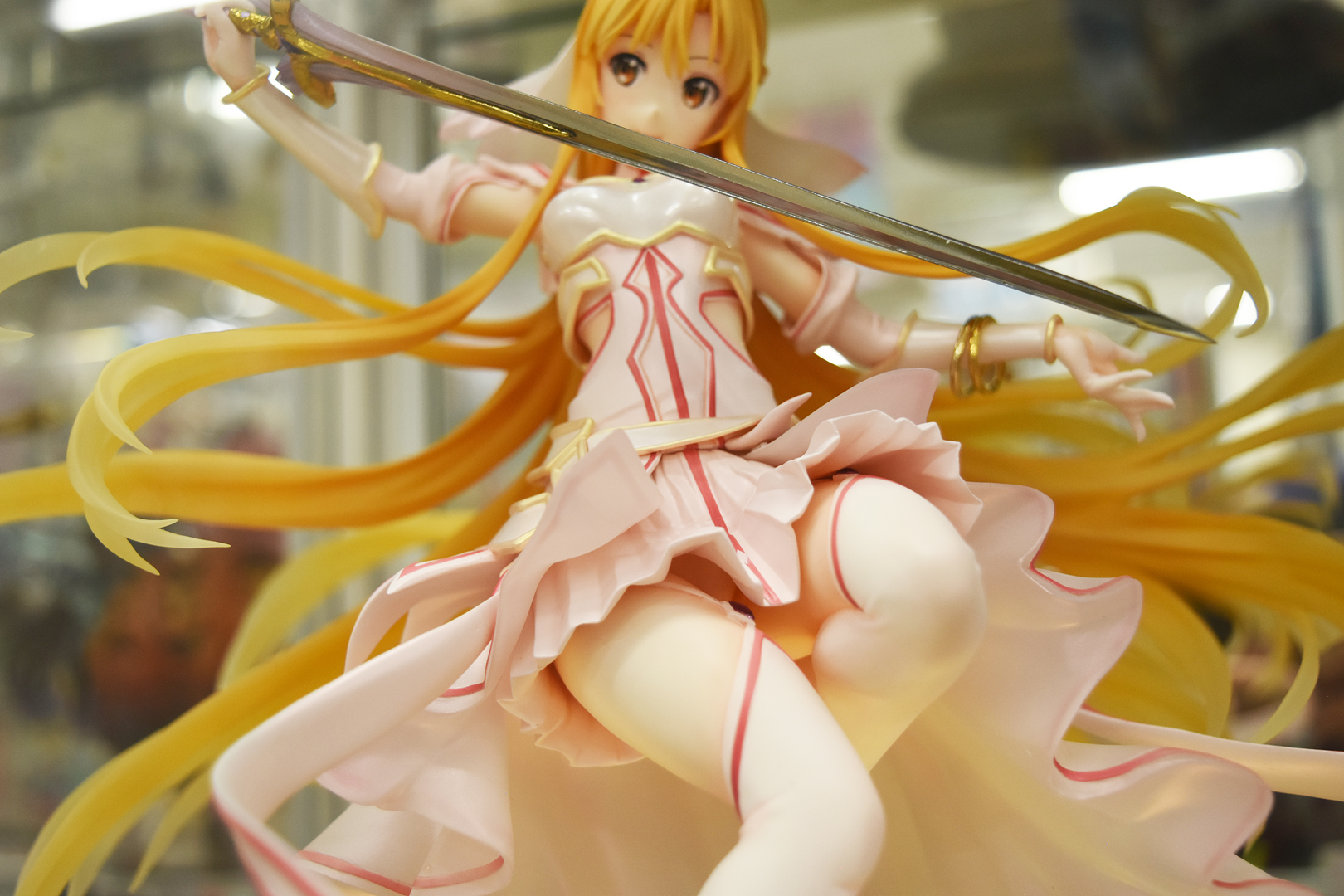決して太くはなく、それでいて細すぎないこの黄金比率。本フィギュア最大の魅力がここに集約されている