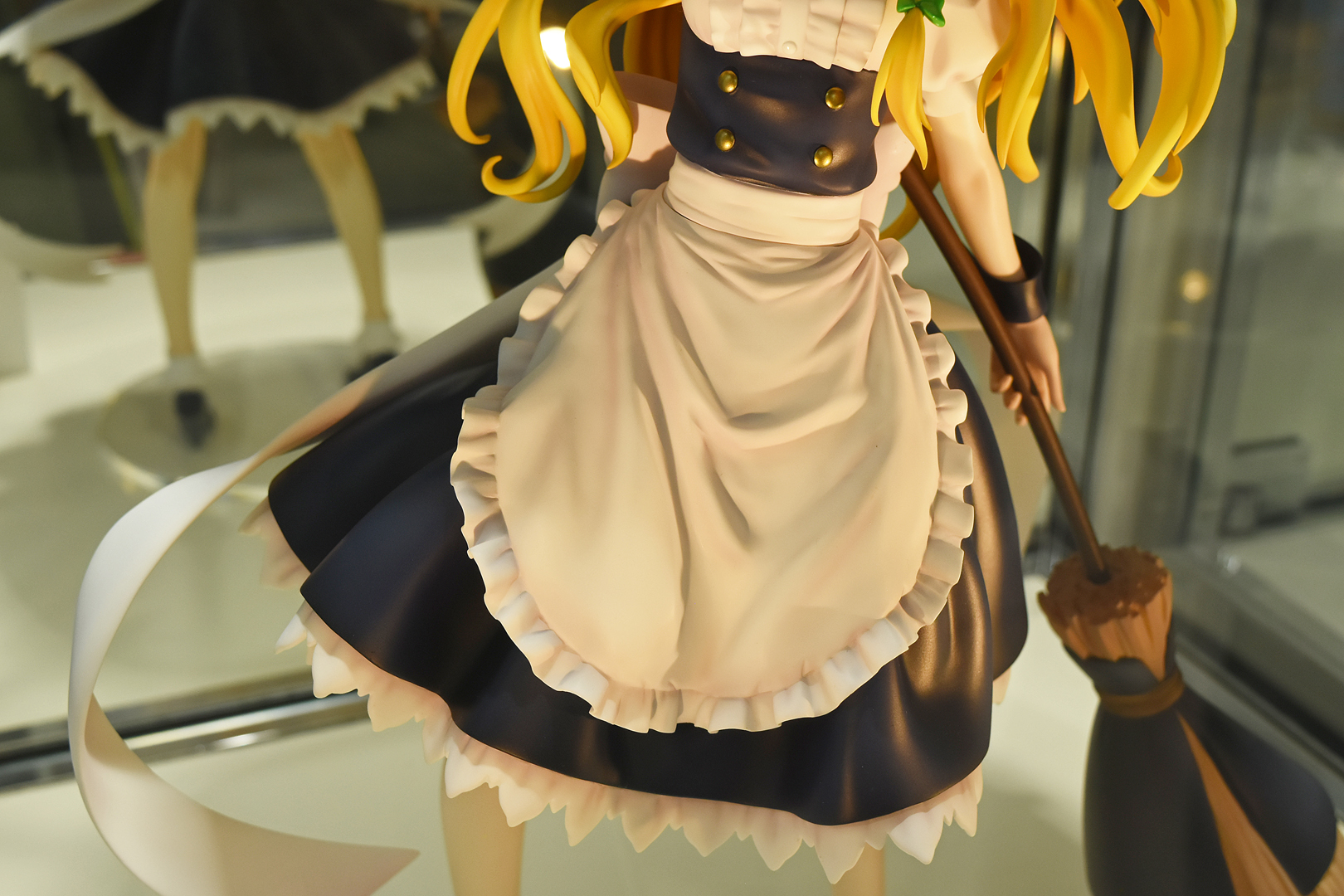 衣装も惚れ惚れするほどの造形美。職人の業が光っている