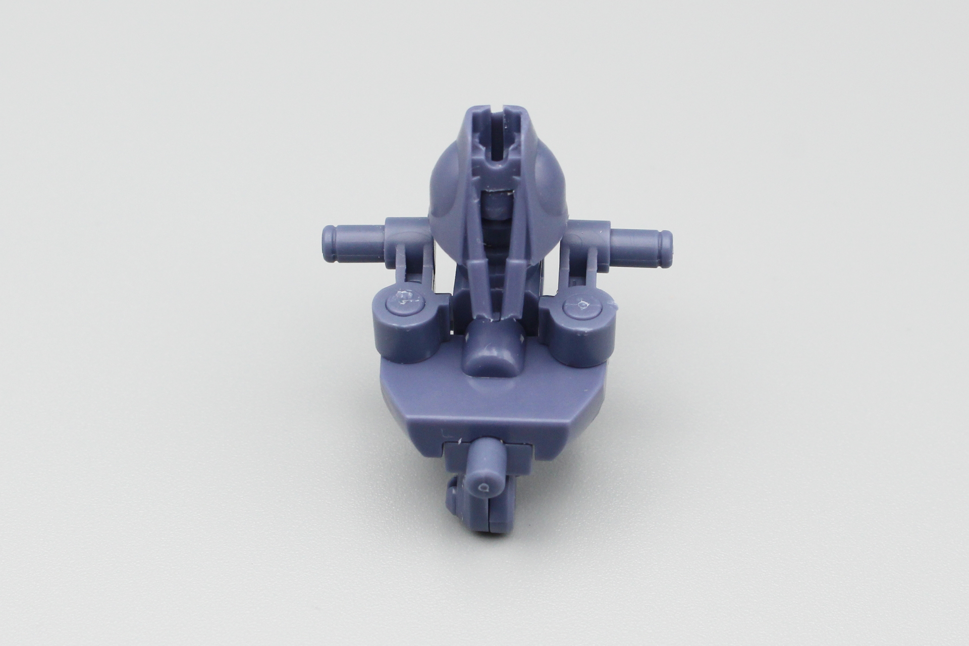 内部を組み立てたもの。肩は前後に、腰は上下にスイング可動する