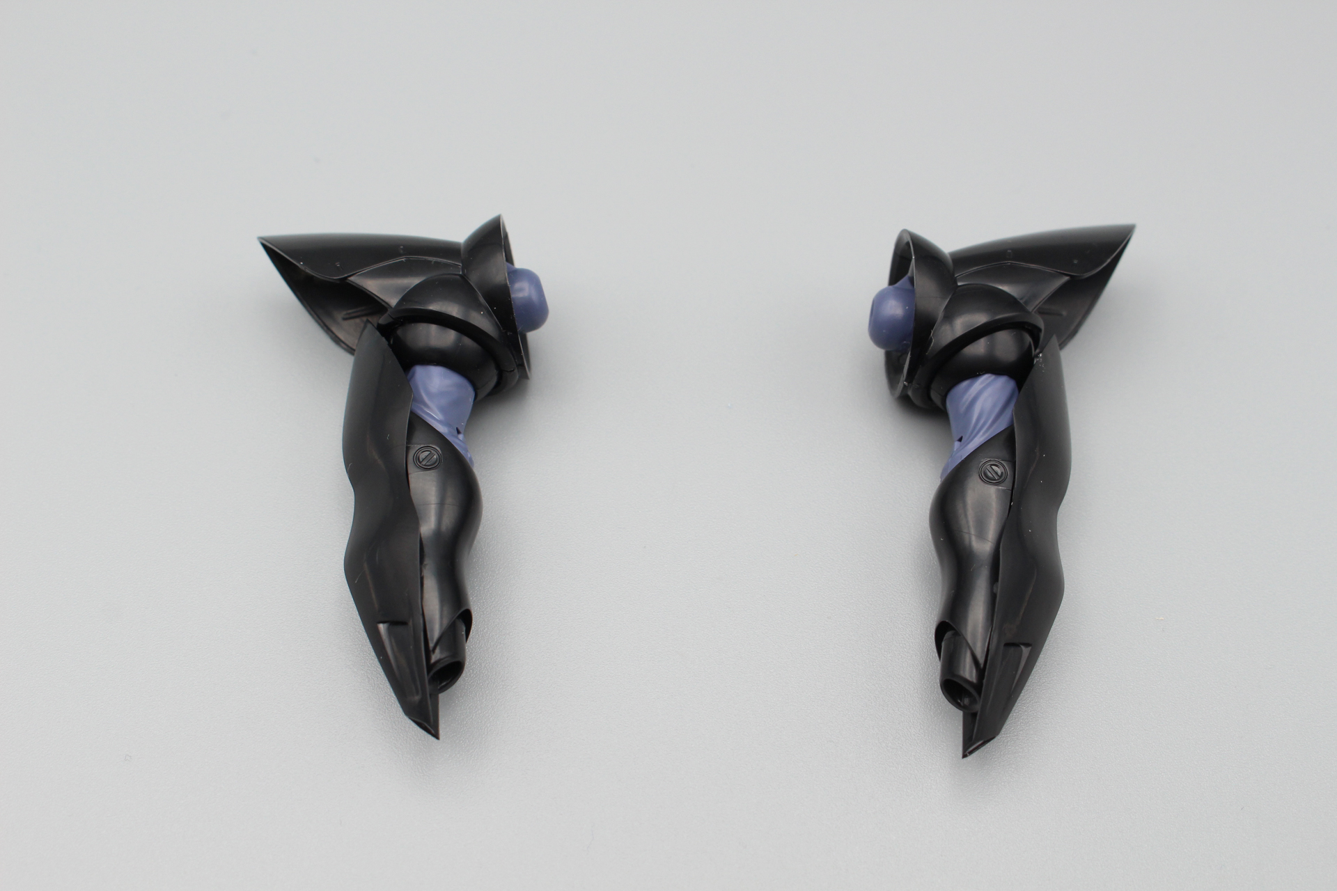 左右2組を組み立てて腕が完成