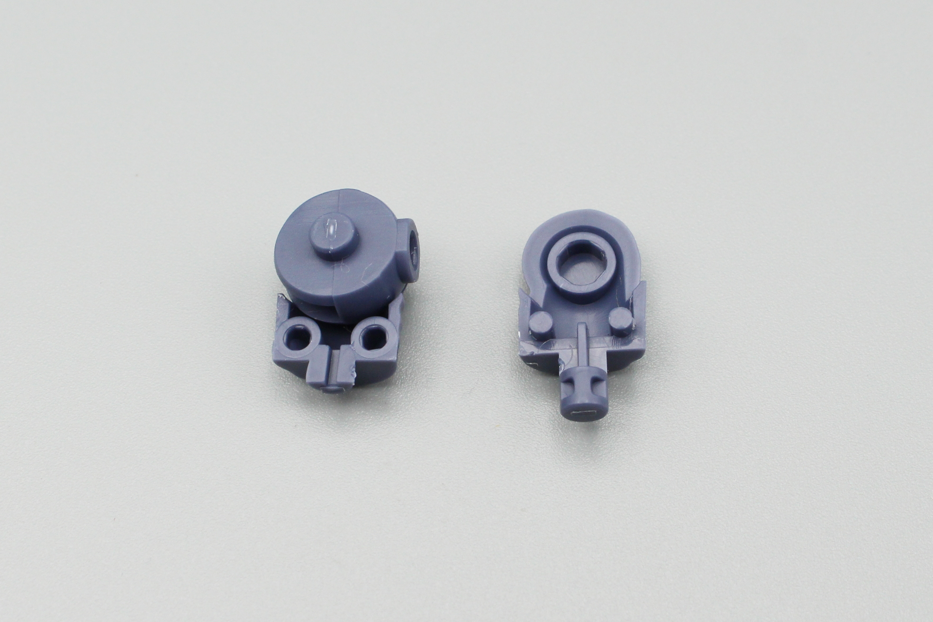 脚部付け根のジョイントを組み立て