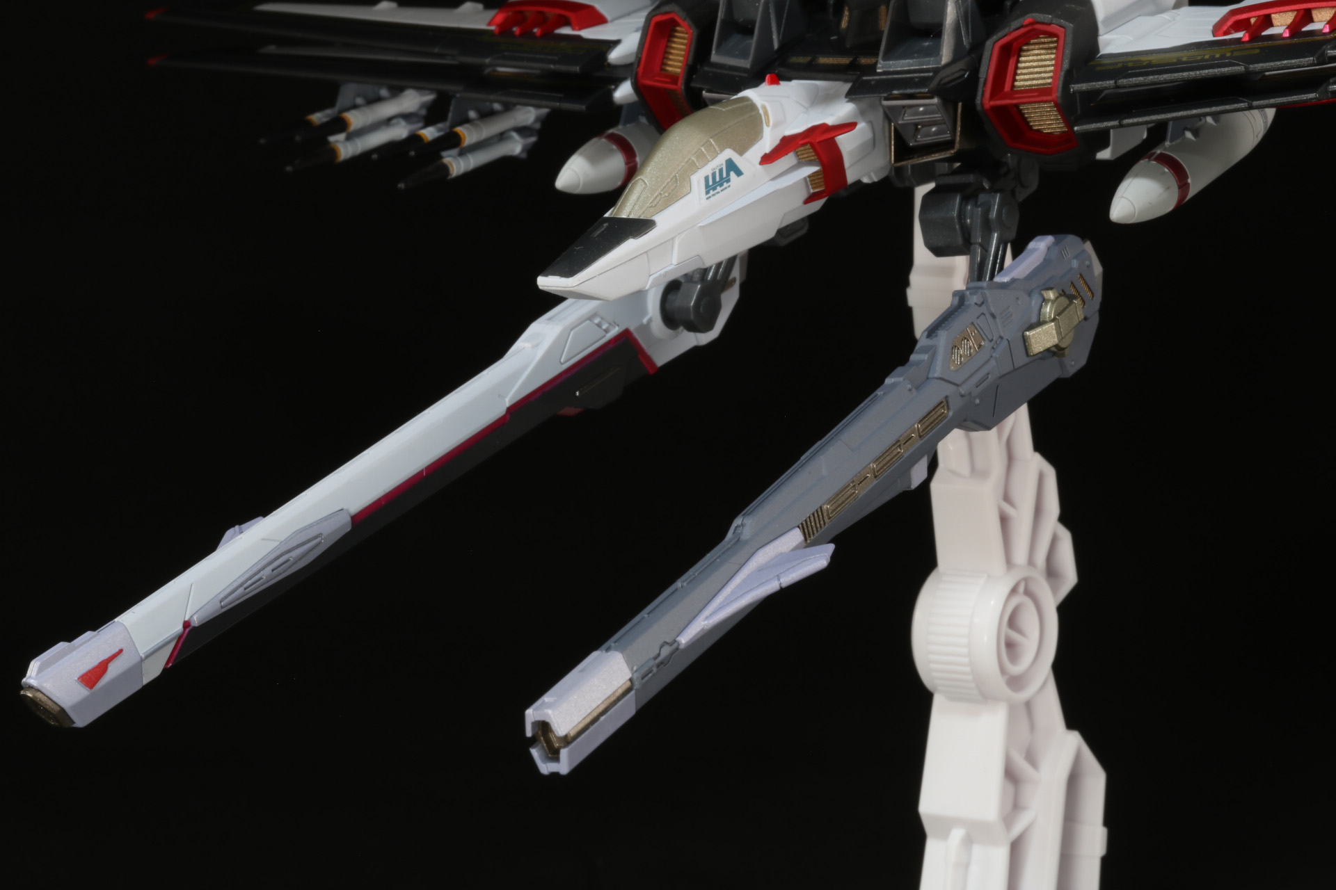 ビームランチャー、レールガンはアームパーツで背後に銃身を向けることができる