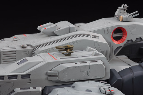 ハセガワより、プラモデル「SDF-1 マクロス 要塞艦 “劇場版”」が
