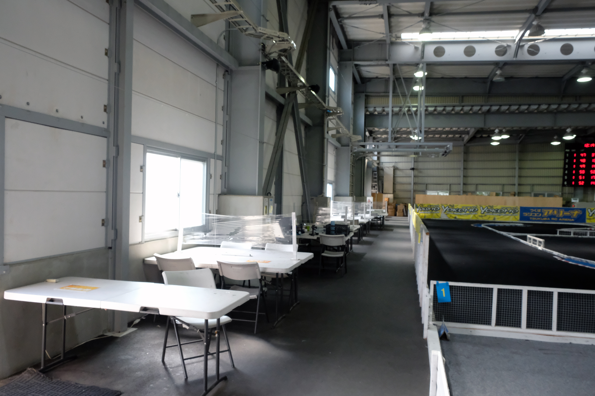 バッテリーのコネクターが微量ながら抵抗になるため、谷田部アリーナ時代はピットで充電したバラバラのセルをハンダ付けして車体に搭載するのが当たり前だったという。極めてコアな場所だったのだ