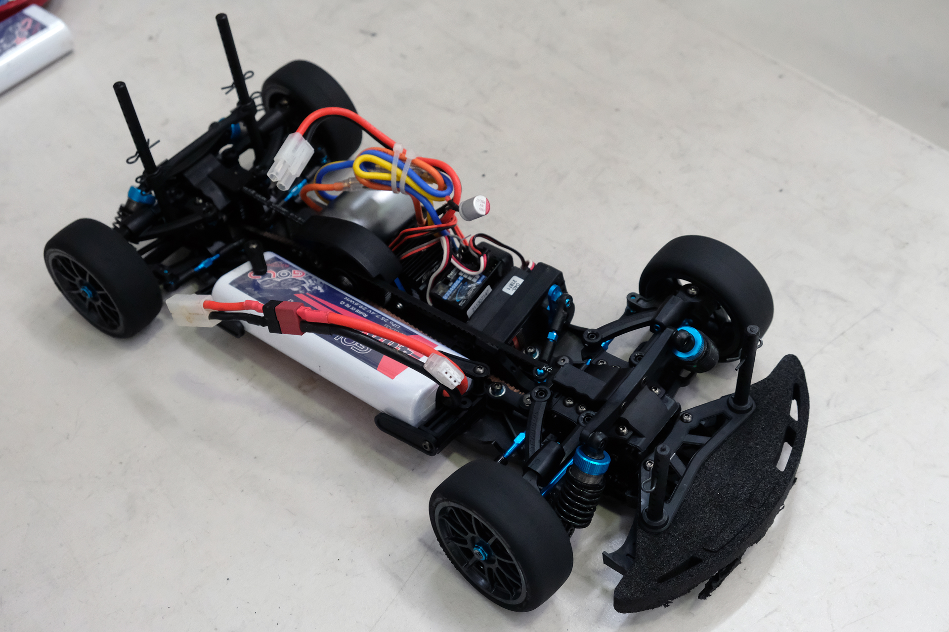 基本はシャーシキットのまま、シェイクダウンしたてで未だ慣れていないとのことだった