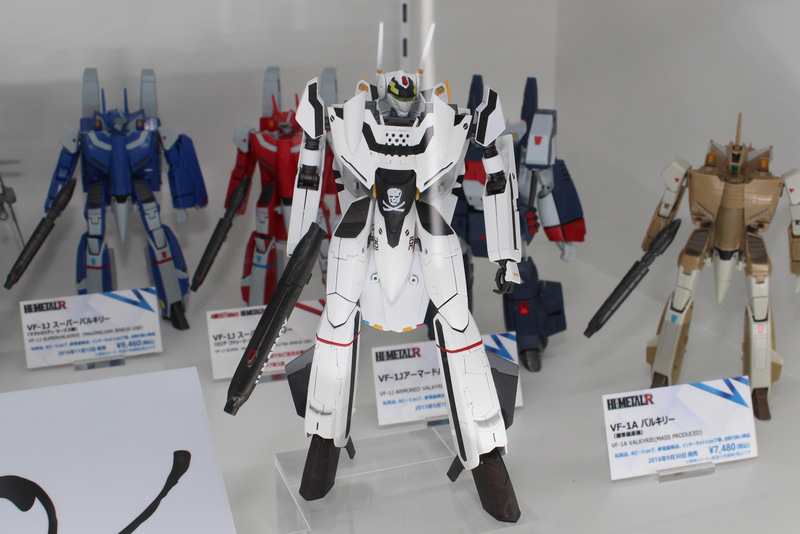 設定上はVF-1より前の機体という設定だが、VF-1シリーズをさらに洗練したようなスタイリッシュなシルエットが印象深い