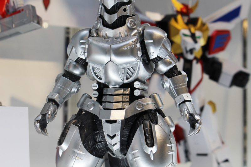 西川伸司氏の監修により、ディテールもさらに劇中のイメージに近いものとなる