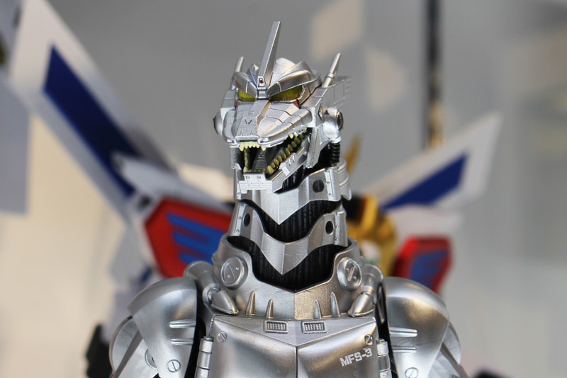 目の発光ギミックが搭載されることが決定している。黄色から赤色に変わるるギミックはあるのだろうか？