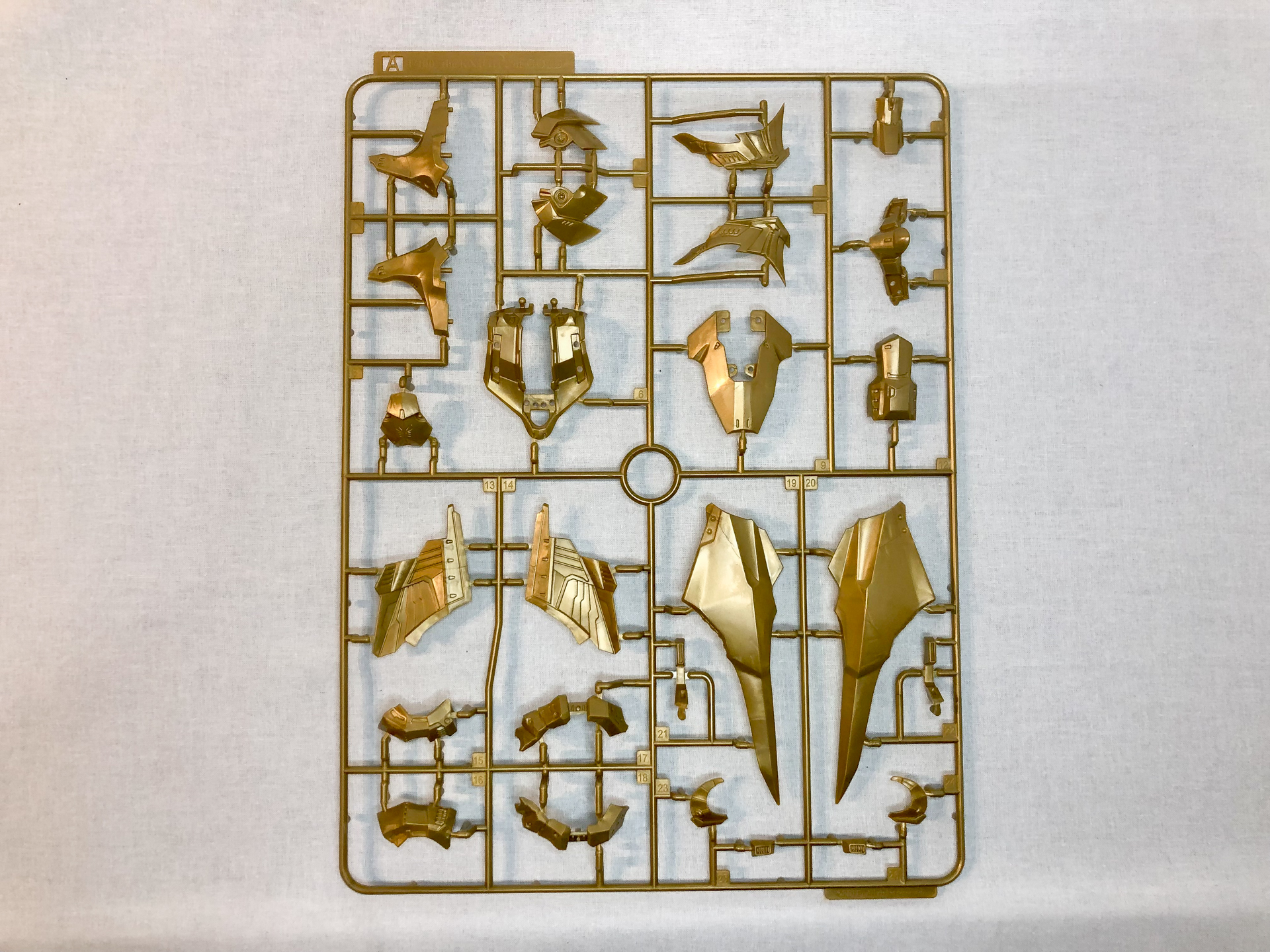 Aランナー。主に胸部装甲を構成するパーツが入っています。