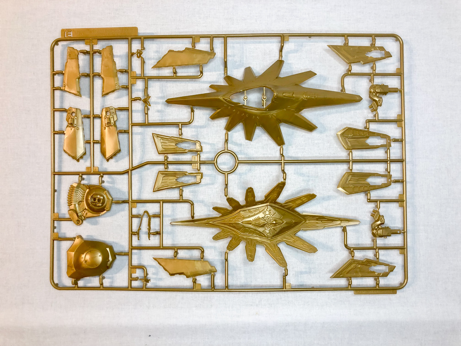 Eランナー。主に頭部装甲及び腰部装甲を構成するパーツが入っています。