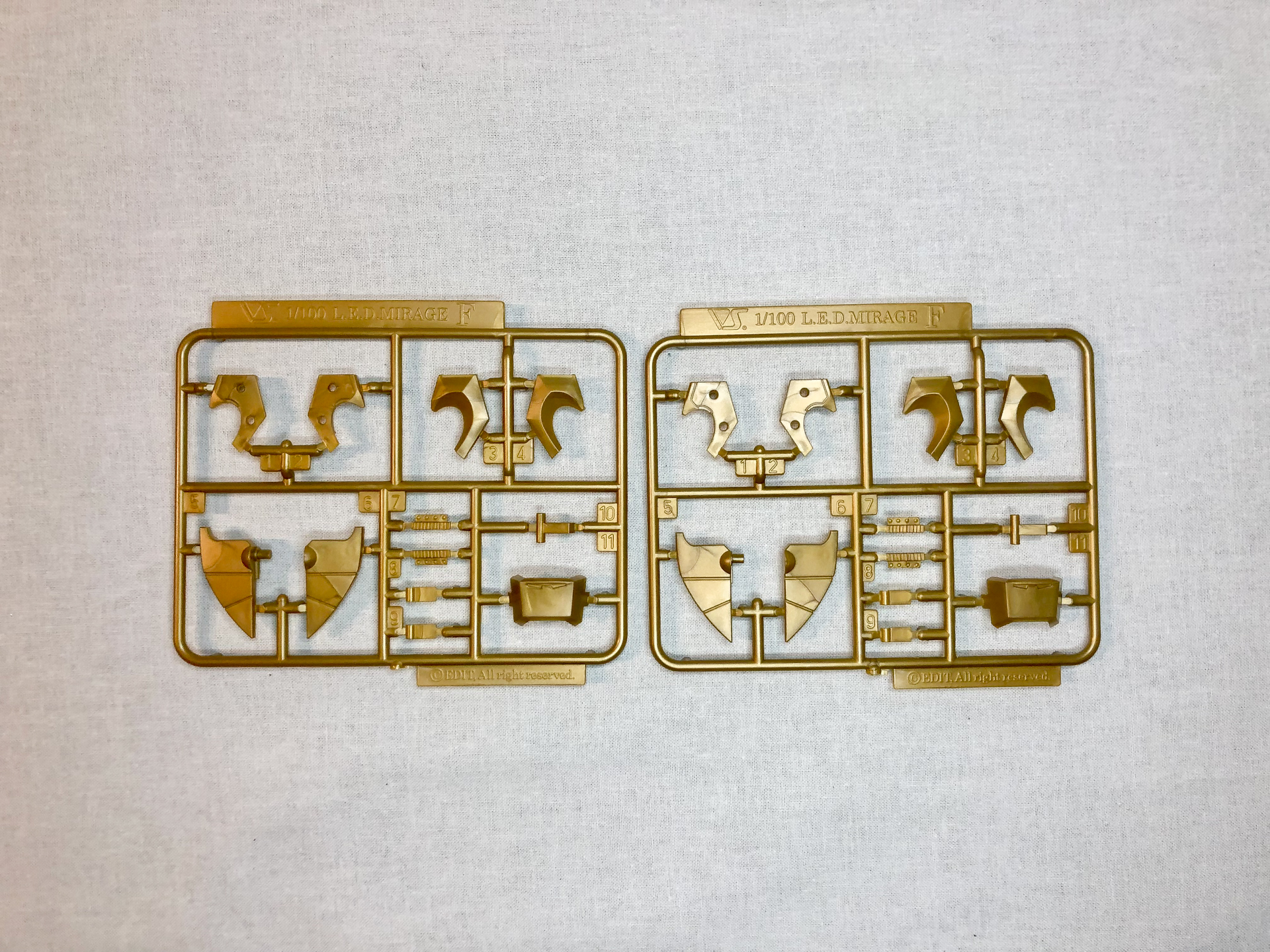 Ｆランナー。足首装甲を構成するパーツが入っています。