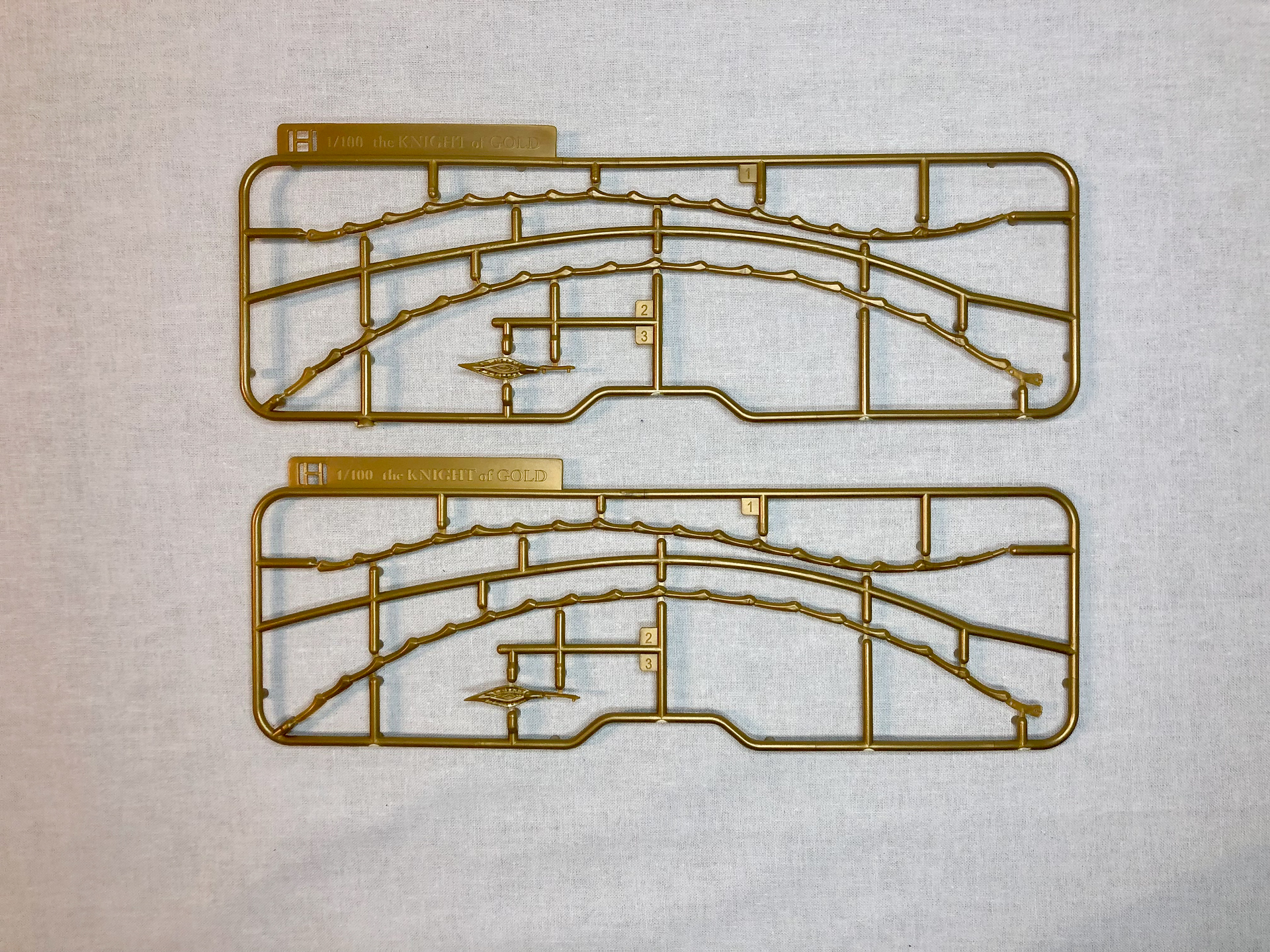 Hランナー。スタビライザーを構成するパーツが入っています。同じ形状のランナーが2枚入っています。