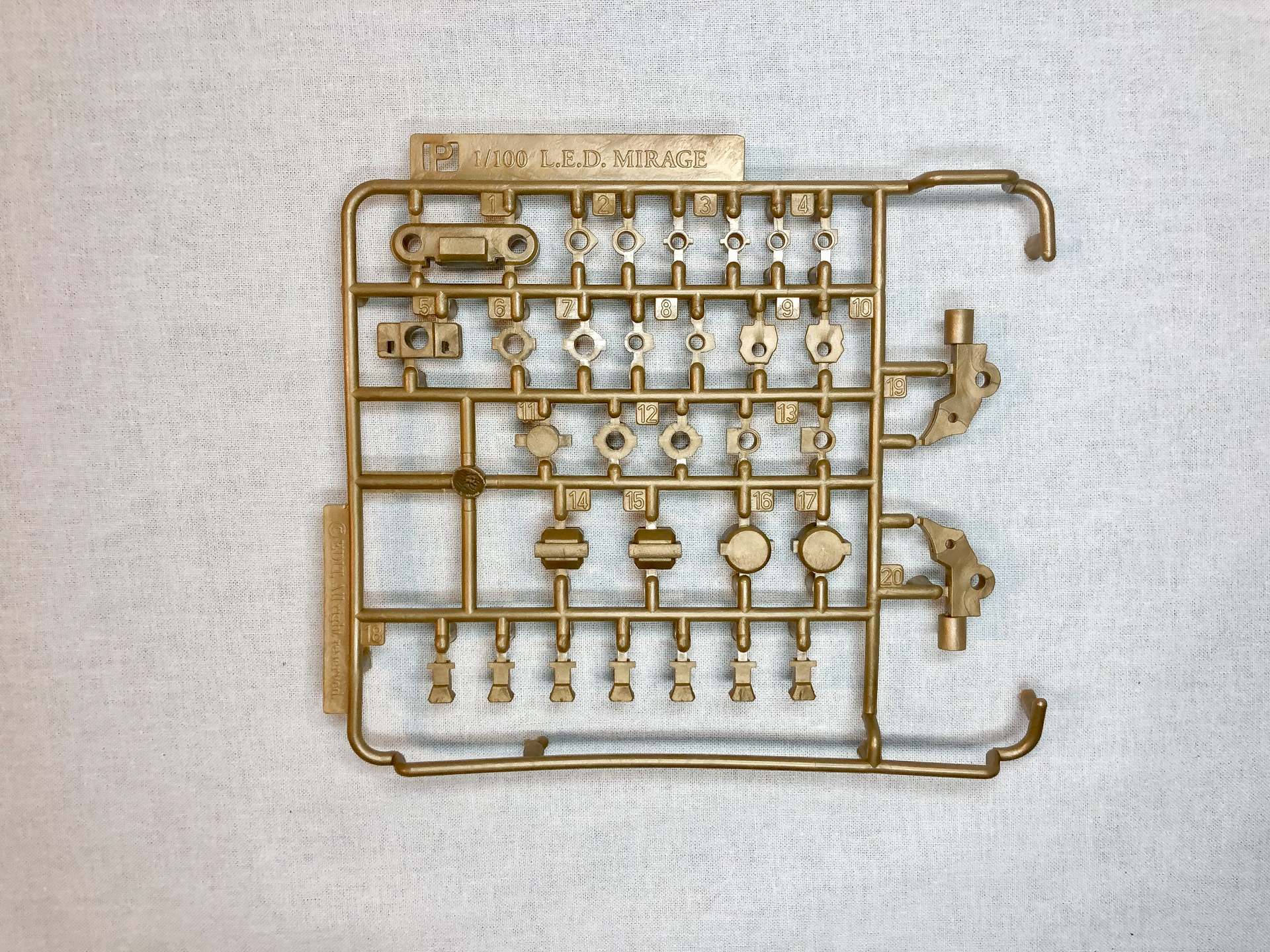 Pランナー。各種関節に使用するポリキャップパーツが入っています。