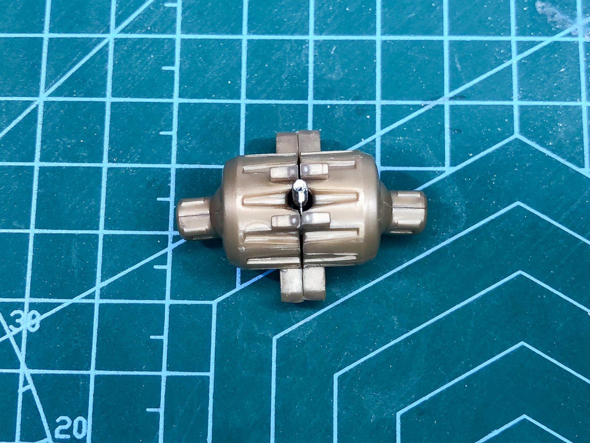 組み立て後の股関節ジョイント。Oリングと接触するパーツは予め洗浄しておくことで保持力が向上します。