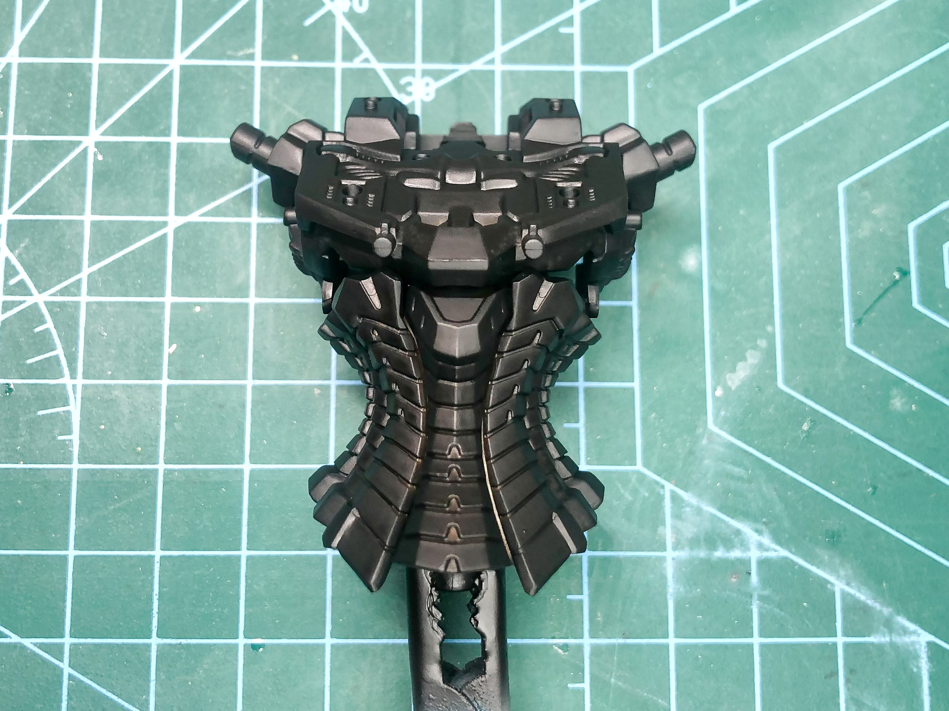 下地塗装後の胴体パーツ。