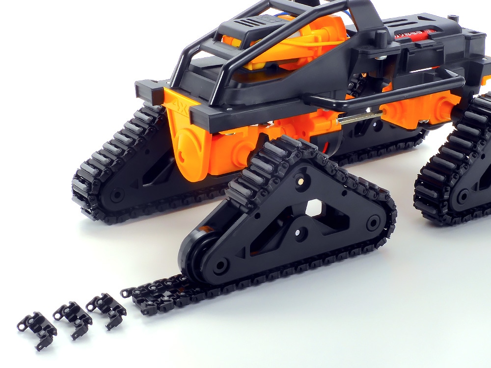 【改造例】キット付属のクローラーを連結式クローラー&スプロケットセット（70237）に交換可能（1セット使用）