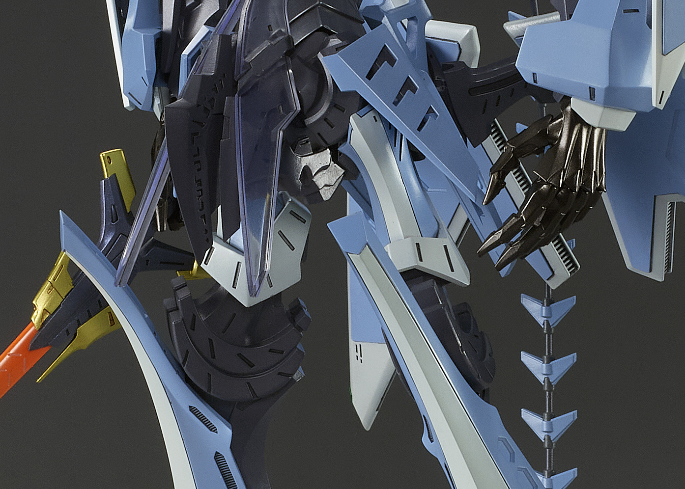 フレームに装甲をかぶせていく形ではないとGTMは成立しないという。ムーバルフレームなど、内部フレームが詳細に設定されているロボットは多いが、GTMはそれ以上にフレームが騎体そのものの主要パーツをなしている