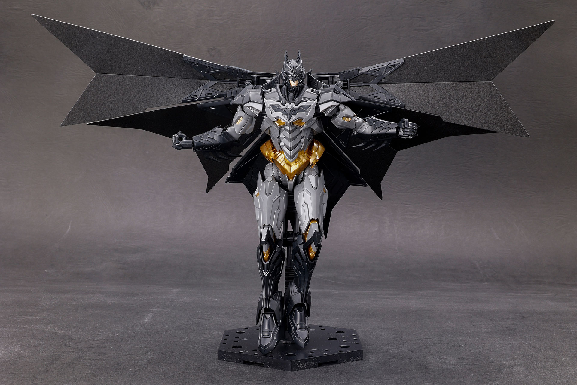 すべてのパーツを取り付けて、パッケージのイラストを再現してみところ。