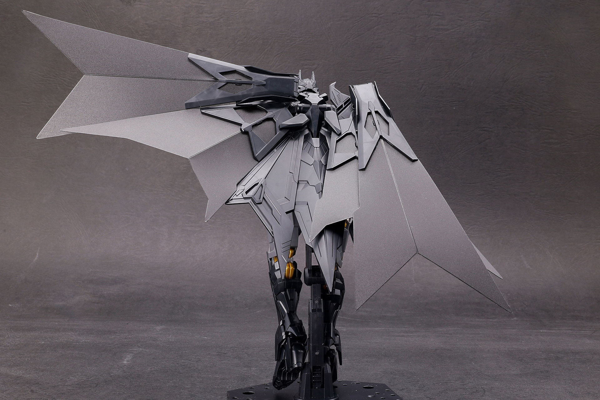 マントは左右に展開できます。