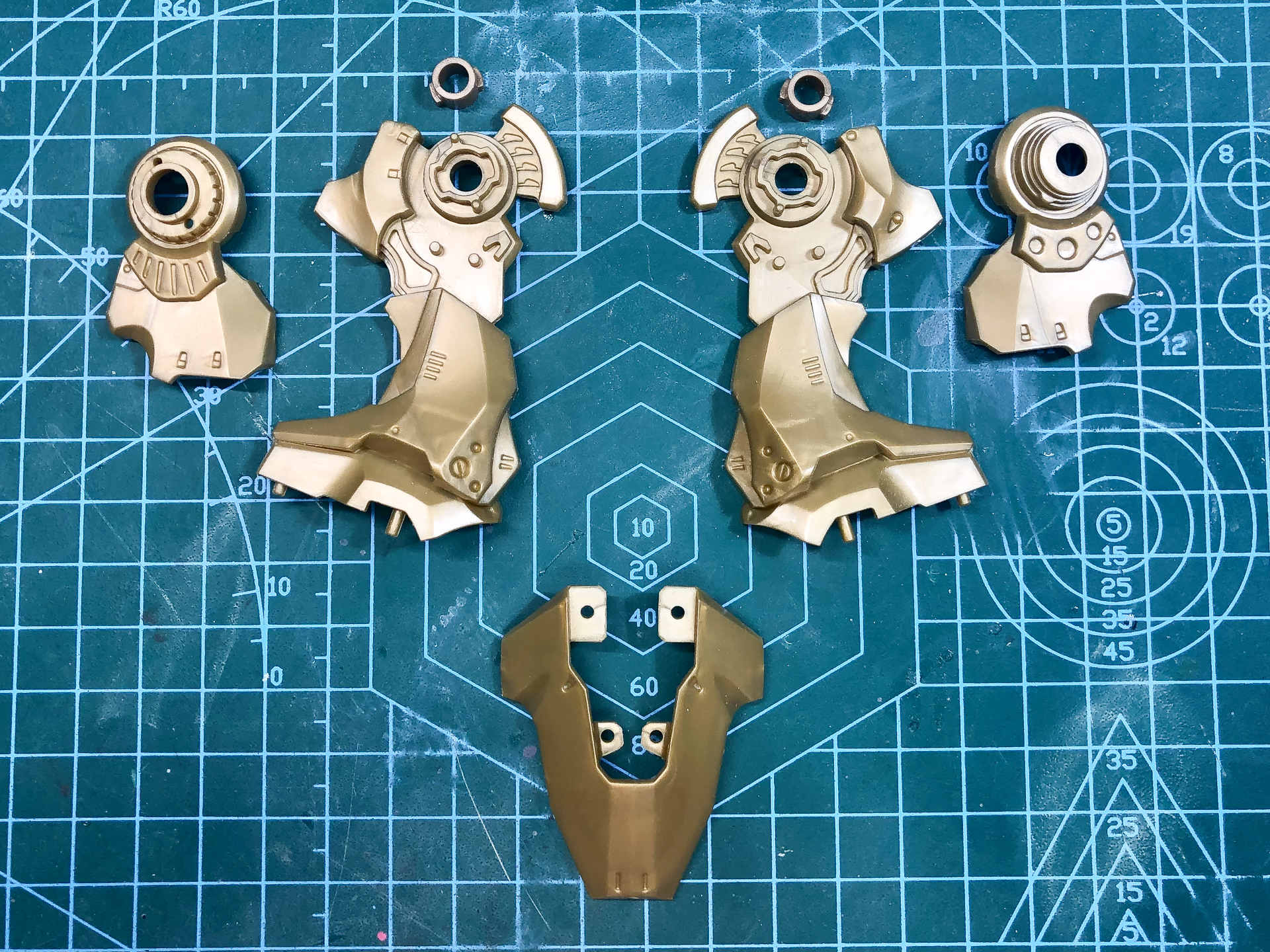 背面ユニット基部パーツ。全7パーツにて構成されています。