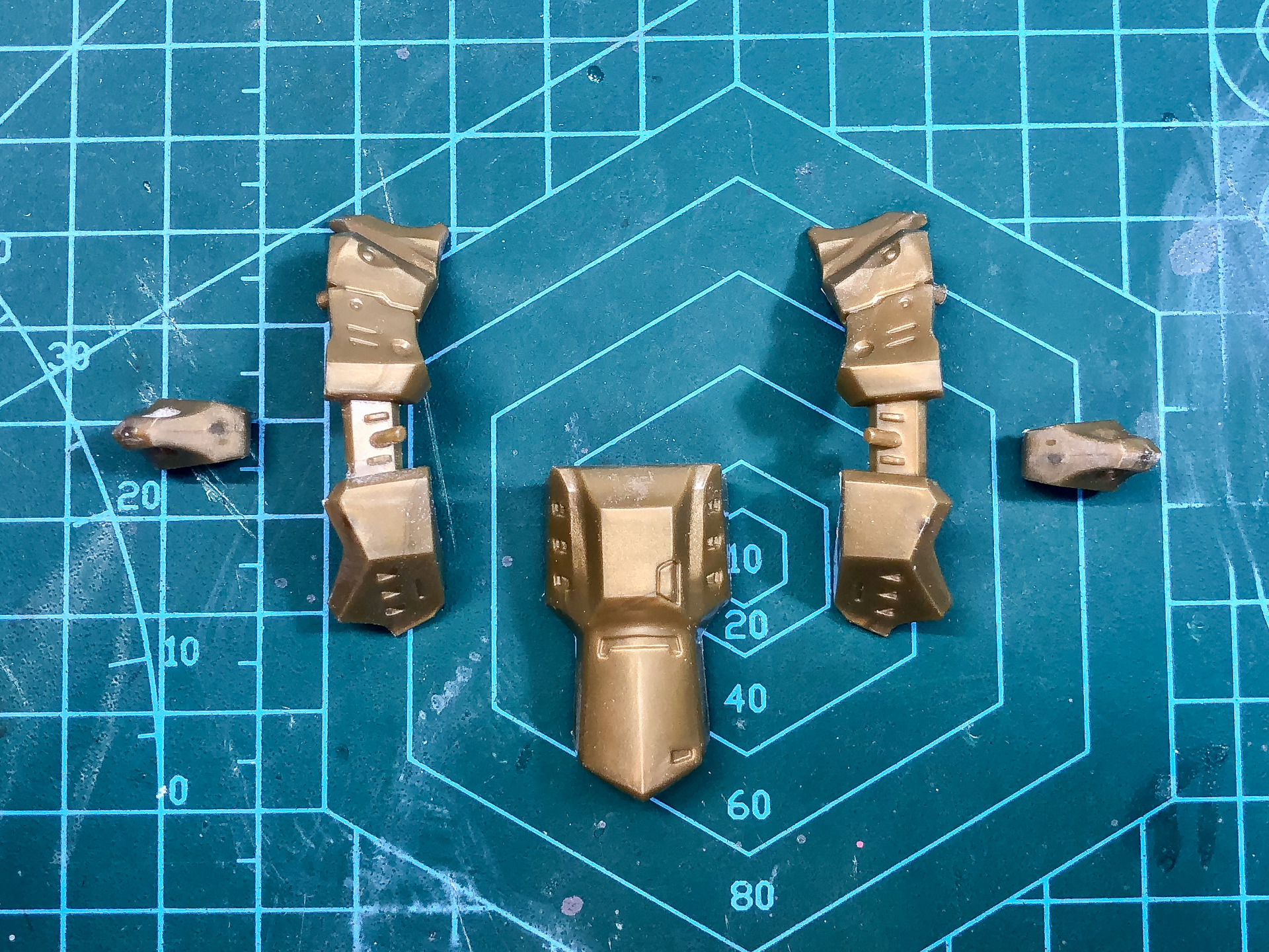 腰部外装パーツ。全5パーツにて構成されています。